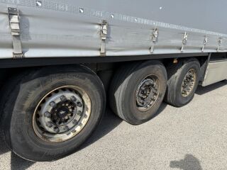 Schmitz Semitrailer Curtainsider Standard