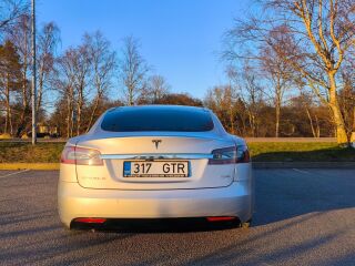 Tesla Model S 75D 158kW