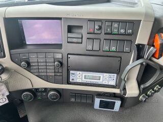 Volvo FM 330 4X2 EURO6 + CARRIER + DOUBLE STOCK EURO 6 250kW