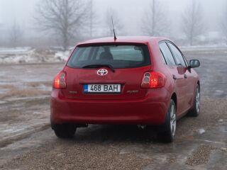 Toyota Auris 1.6 91кВ