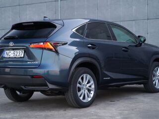 Lexus NX 300h AWD Hybrid Luxury 2.5 R4 16V 145kW