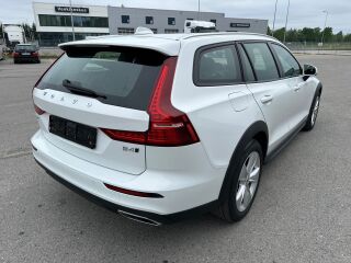 Volvo V60 Cross Country AWD B4 2.0 145кВ