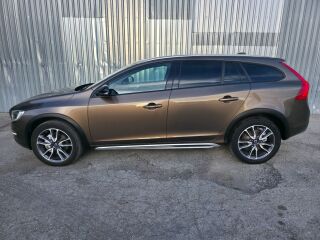 Volvo V60 Cross Country Pro Luxury Bronze 2.0 D3 110kW