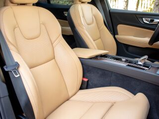 Volvo V60 Cross Country MY24 ULTIMATE BRIGHT Xenium Full 2.0 B4 MHEV Kerghübriid Polestar 145kW