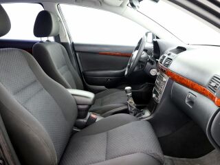 Toyota Avensis Linea Sol 2.2 D-CAT 130кВ