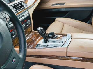 BMW 750 M-Sport 4.4 V8 330кВ