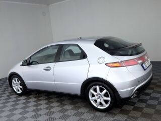 Honda Civic Elegance ATM 1.8 103kW