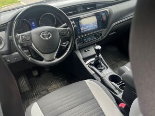 Toyota Auris Touring Sports Active Plus 1.6 R4 1ZR 97кВ