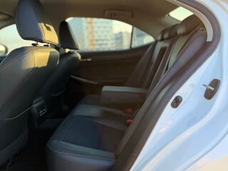 Lexus IS 300h 2.5 133kW