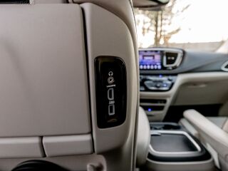 Chrysler Pacifica Limited 3.6 214kW