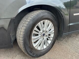 Lancia Voyager Platinum StownGO 2.8 130kW