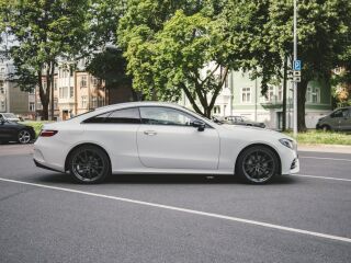 Mercedes-Benz E 220 COUPE 4 MATIC 9G AMG NIGHT PACKAGE 2.0 143kW