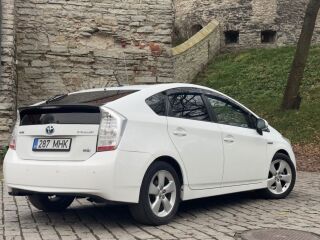 Toyota Prius 1.8 73кВ