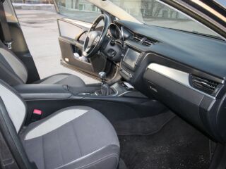 Toyota Avensis Sport 2.0 105kW