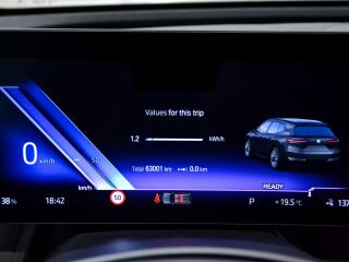 BMW iX xDrive 40 Sportpakett Titanium Bronze 240kW