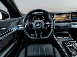 BMW 740 d xDrive M-Sportpakett 3.0 R6 210кВ