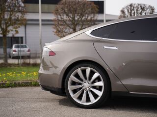 Tesla Model S 85D 384KW 158kW
