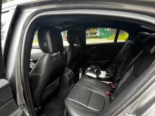 Jaguar XE 30t AWD R-Sport 2.0 221kW