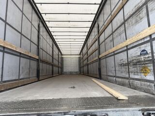 Schmitz Semitrailer Curtainsider Standard