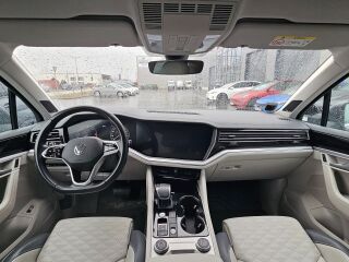 Volkswagen Touareg TDI 4-Motion Tiptronic Elegance 3.0 210кВ