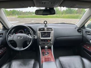 Lexus IS 250 2.5 V6 153кВ