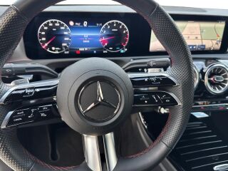 Mercedes-Benz CLA 220 4matic AMG pakett 2.0 140kW