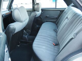 Mercedes-Benz 230 E 2.3 R4 100kW