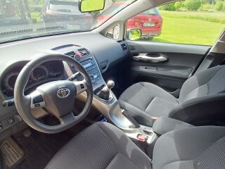 Toyota Auris 1.6 97kW