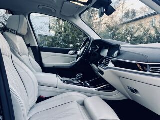 BMW X7 3.0 195kW