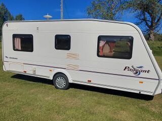 Bailey Pagana bordeaux