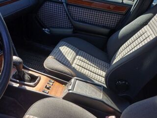 Mercedes-Benz E 200 2.0 55kW