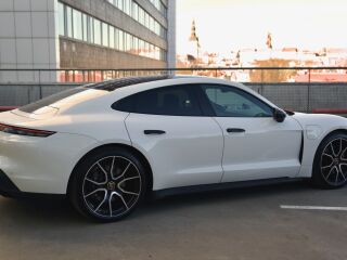 Porsche Taycan 300kW