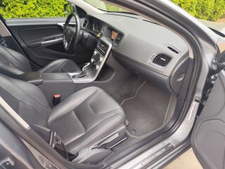 Volvo V60 MOMENTUM 2.0 R4 D3 110kW