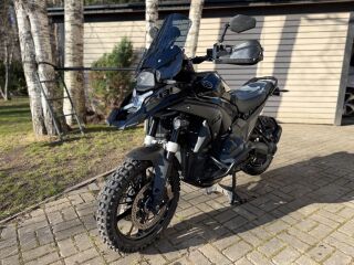 BMW R 1300 GS Triple Black boxer (flat twin) 107kW