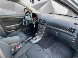 Toyota Avensis Linea Sol 2.4 120kW
