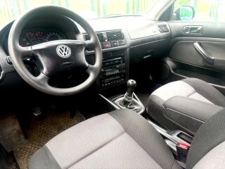 Volkswagen Golf 1.6 77кВ