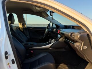 Lexus IS 300h 2.5 133kW