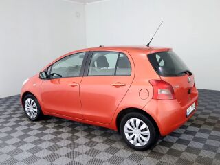 Toyota Yaris Linea Sol A-C 1.3 64кВ