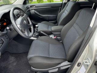 Toyota Avensis LINEA SOL 2.2 D-4D D-CAT