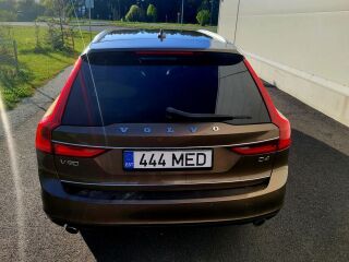Volvo V90 MOMENTUM Business 2.0 140kW