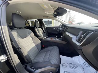 Volvo V60 MOMOENTUM BUSINESS INTELLI SAFE GEARTRONIC 2.0 R4 KERS MILD HYBRID B4 197 145кВ