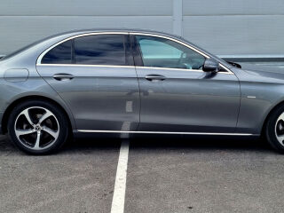 Mercedes-Benz E 220 AVANTGARDE / SPORT STYLE / 2.0 143kW