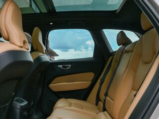 Volvo XC60 AWD LUXURY DARK PLUS INTELLI 2.0 T6 Plug-in LONG RANGE 293кВ