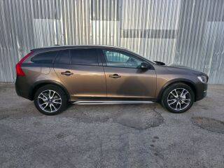 Volvo V60 Cross Country Pro Luxury Bronze 2.0 D3 110kW