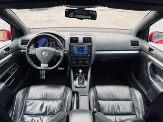Volkswagen Golf GTI 2.0 R4 147кВ