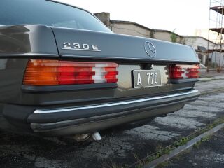 Mercedes-Benz 230 E 2.3 R4 100kW
