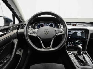 Volkswagen Passat Elegance 2.0 147кВ