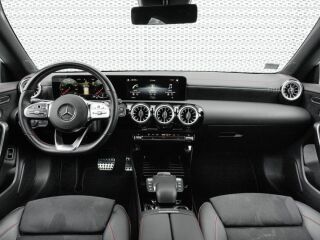Mercedes-Benz CLA 180 180 AMG line 1.3 100kW