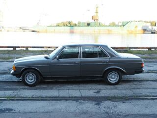 Mercedes-Benz 230 E 2.3 R4 100kW