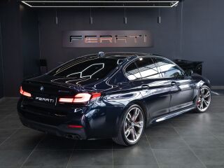 BMW M550 i xDrive Individual 4.4 V8 390kW